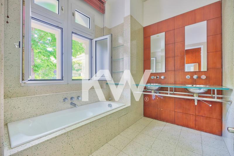 Appartement - 246 m² - 7 pièces