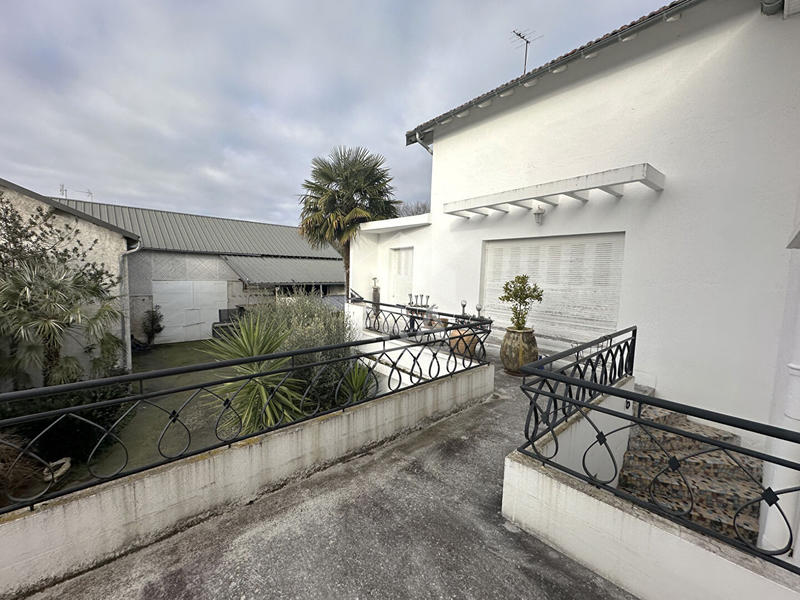 Maison - 364 m² - 6 pièces