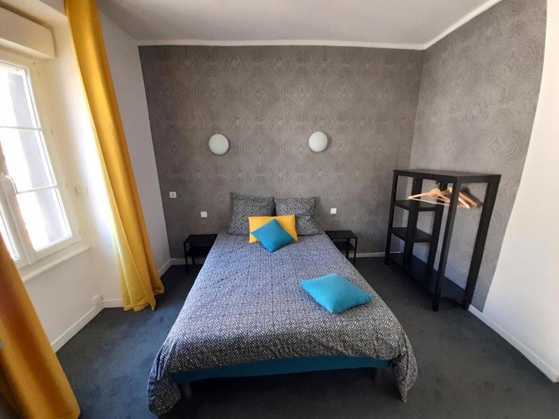 Maison - 750 m² - 9 pièces