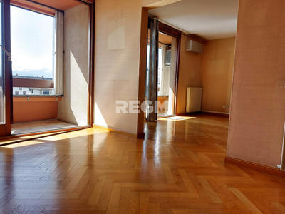Appartement - 90 m² - 4 pièces