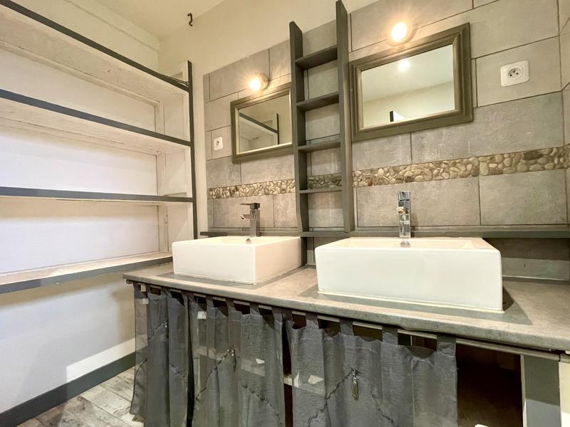 Maison traditionnelle - 165 m² - 8 pièces