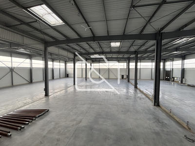 Entrepôt - 3 428 m²