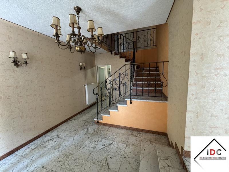 Maison - 202 m² - 6 pièces