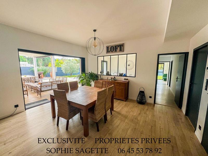 Maison - 257 m² - 8 pièces