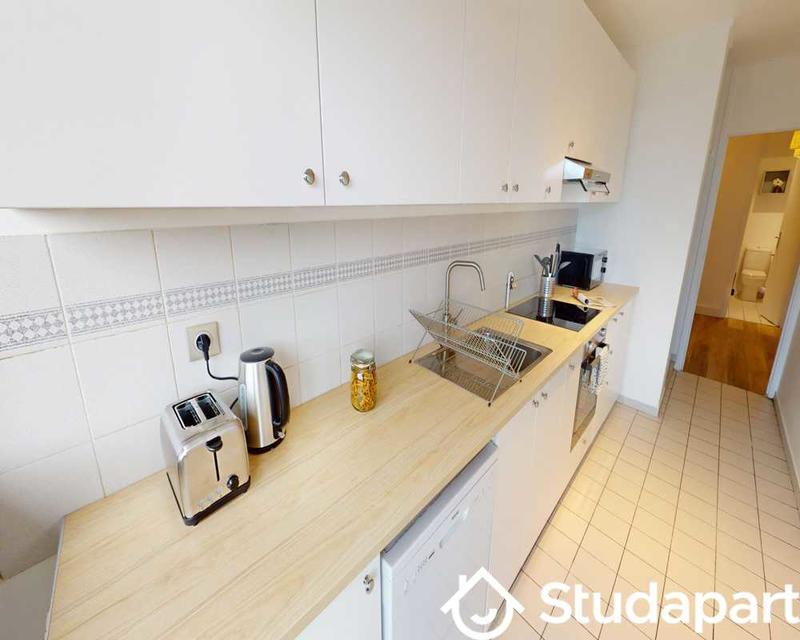 Chambre - 80 m² - 1 pièce