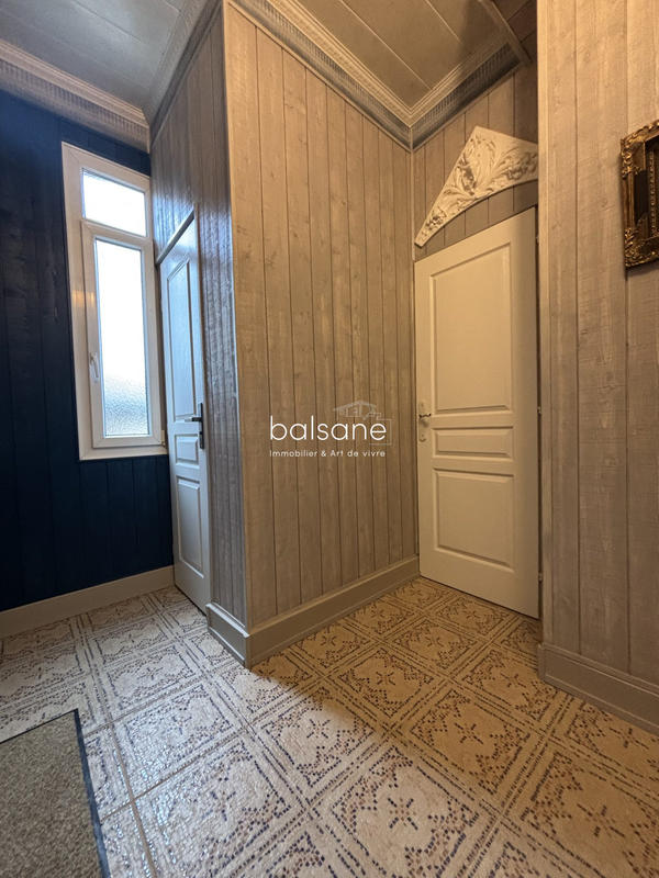 Maison - 180 m² - 8 pièces