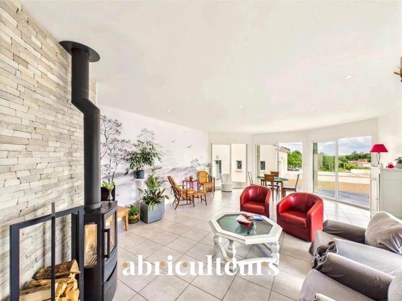 Maison ancienne - 242 m² - 8 pièces