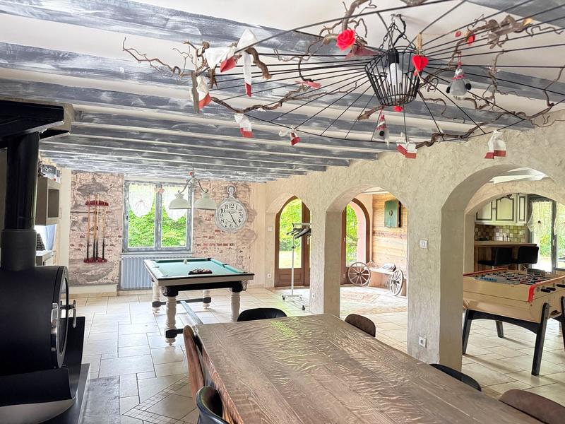 Maison - 210 m² - 7 pièces