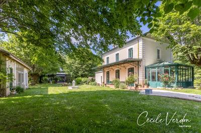 Propriété - 280 m² - 10 pièces