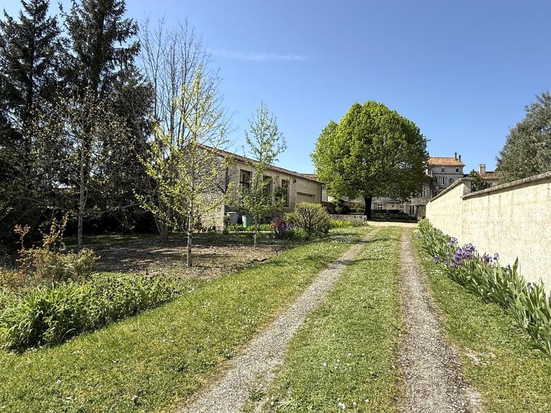Maison - 238 m² - 7 pièces