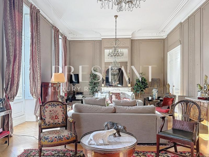 Appartement - 231 m² - 6 pièces