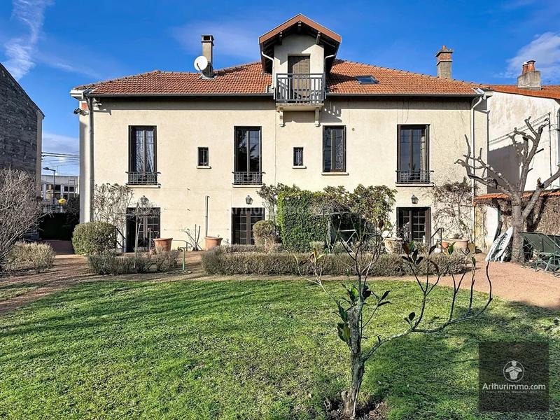 Maison - 220 m² - 9 pièces
