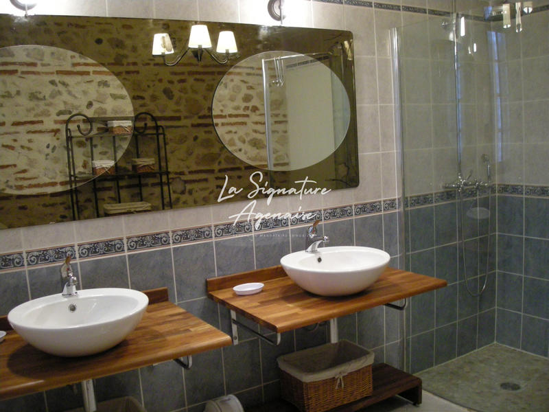 Maison - 341 m² - 16 pièces