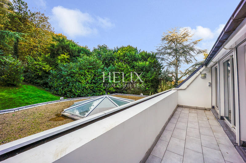 Maison - 410 m² - 10 pièces