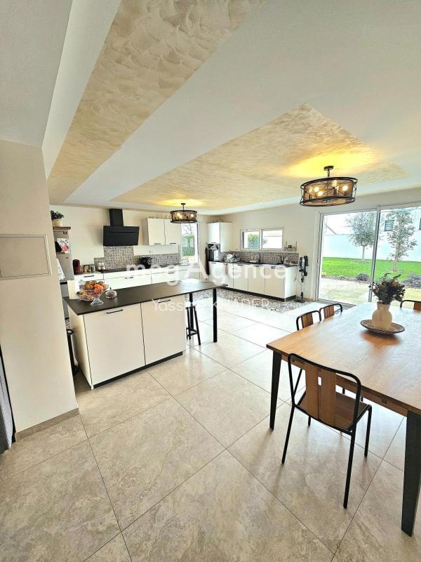 Maison traditionnelle - 185 m² - 6 pièces