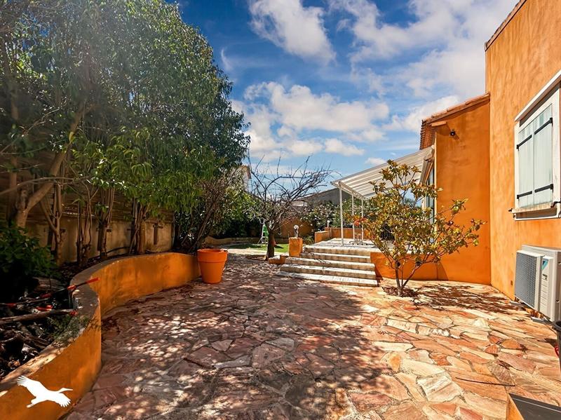 Maison - 202 m² - 7 pièces