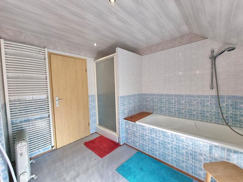 Maison - 202 m² - 8 pièces