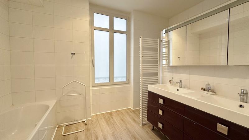 Maison bourgeoise - 202 m² - 8 pièces