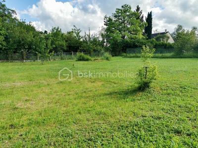 Terrain constructible - 758 m²
