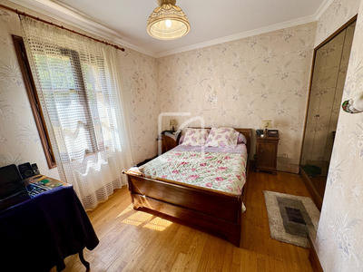 Maison - 180 m² - 7 pièces