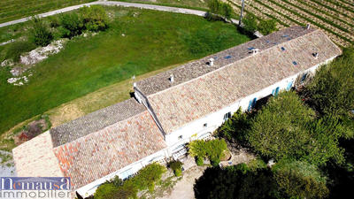 Mas - 1 360 m² - 30 pièces