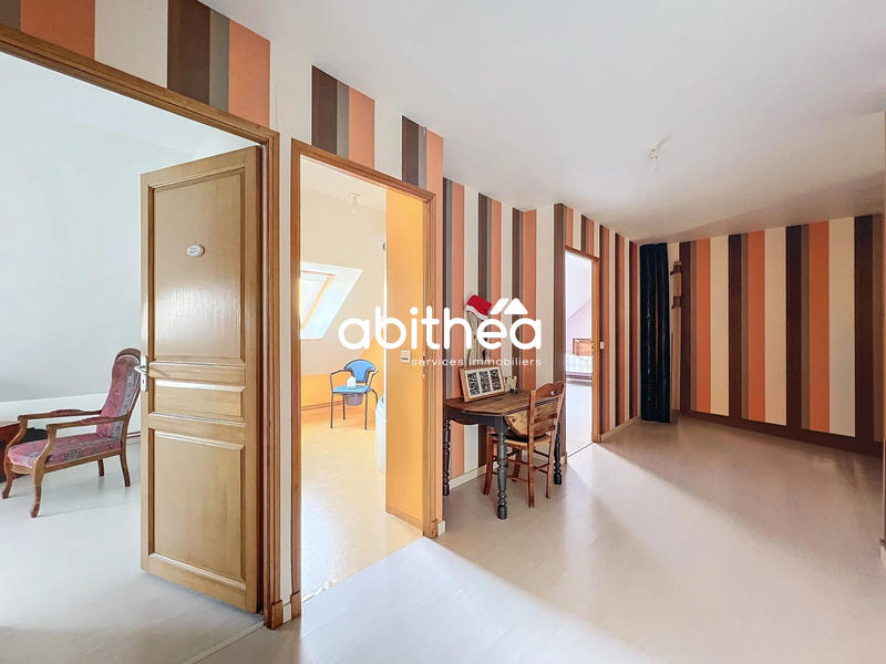 Maison - 225 m² - 9 pièces