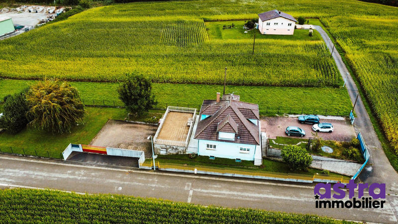 Maison traditionnelle - 153 m² - 8 pièces