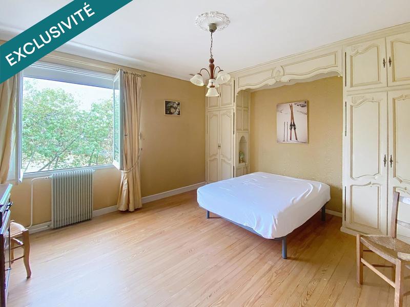 Maison - 240 m² - 8 pièces