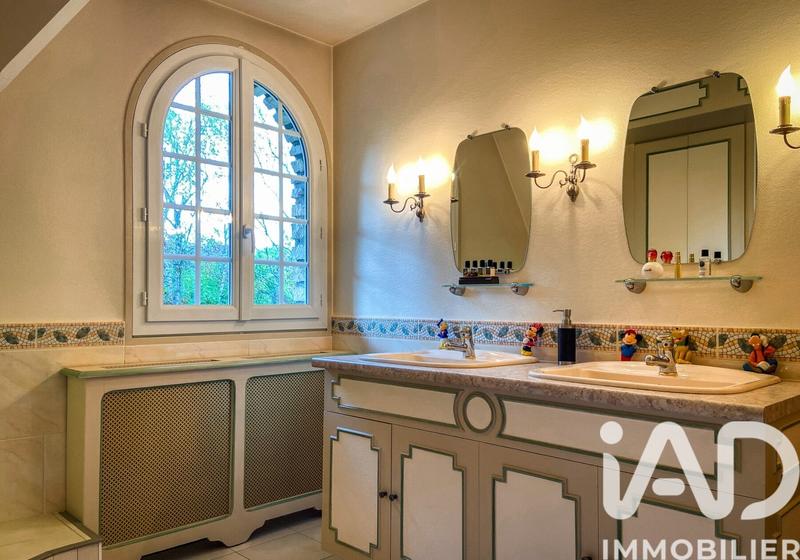 Maison - 230 m² - 8 pièces