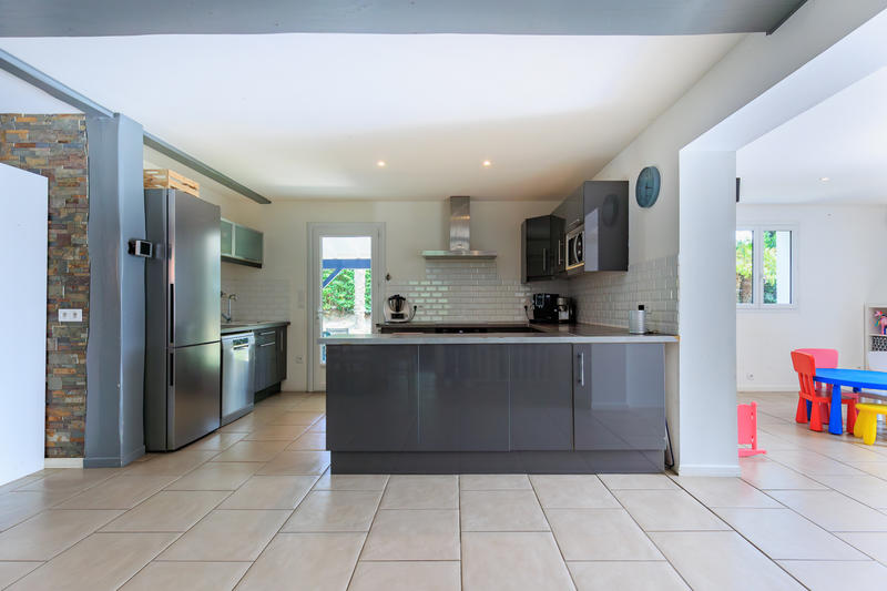 Maison - 213 m² - 9 pièces