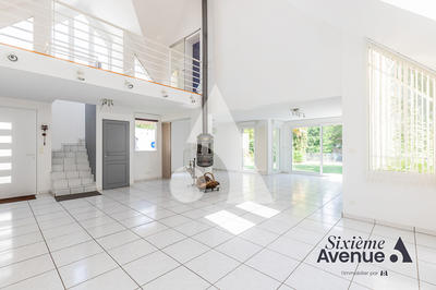 Maison - 195 m² - 6 pièces