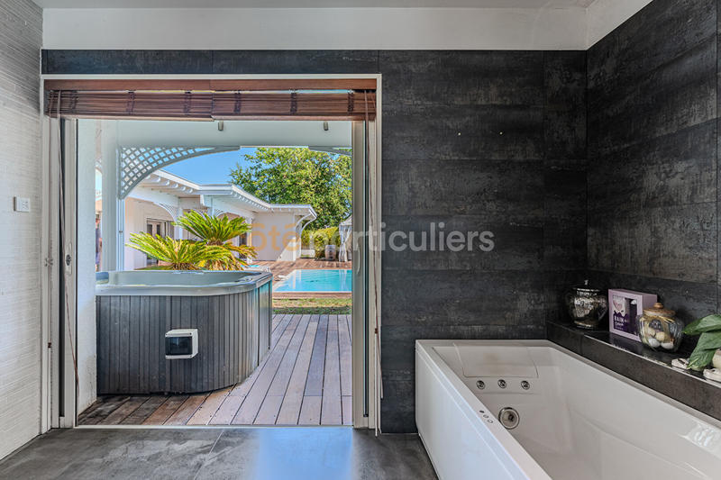 Maison - 350 m² - 11 pièces