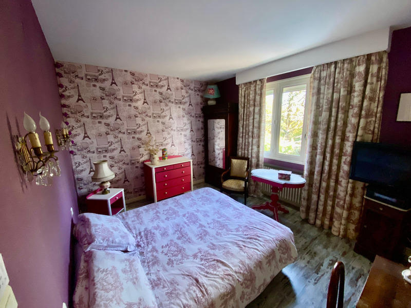 Maison - 238 m² - 9 pièces