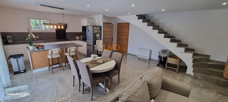 Maison - 122 m² - 5 pièces