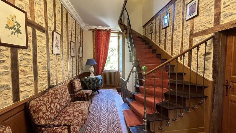 Maison - 553 m² - 8 pièces