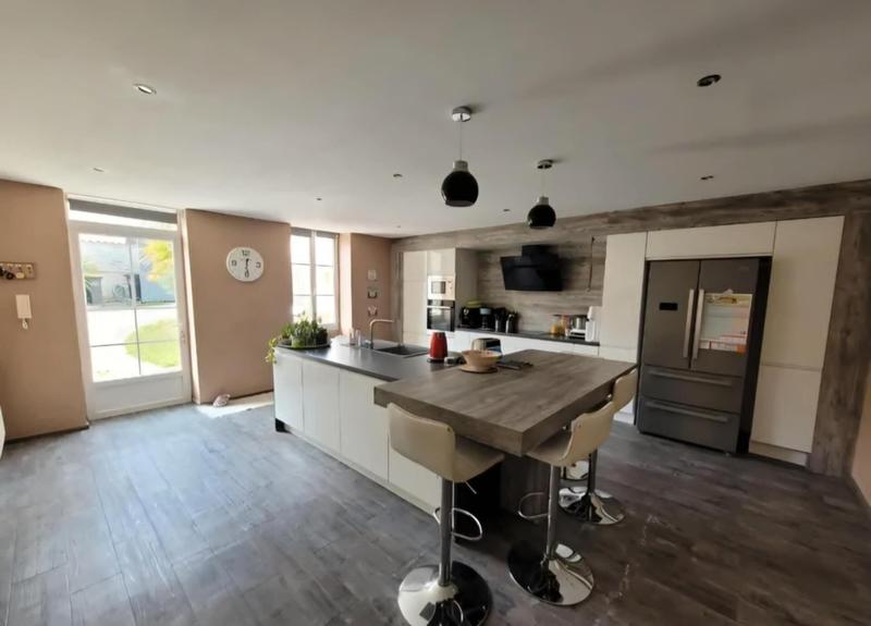 Maison - 300 m² - 9 pièces