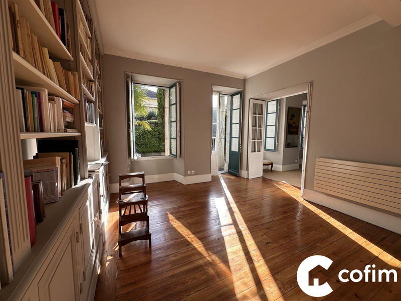 Maison - 272 m² - 10 pièces