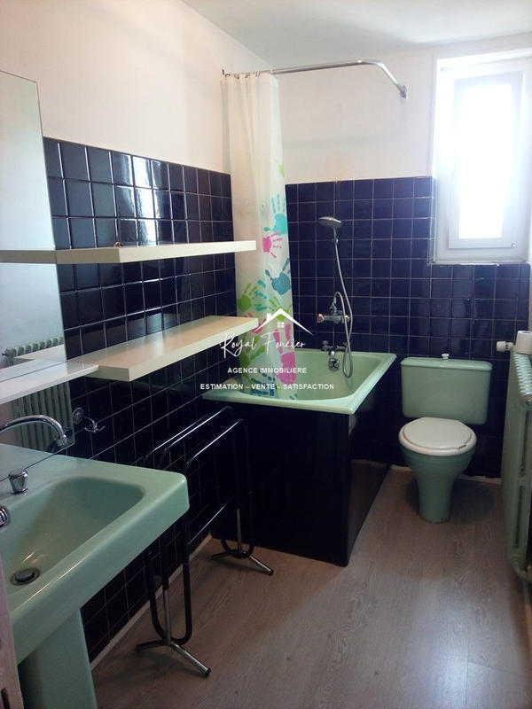 Maison - 260 m² - 6 pièces