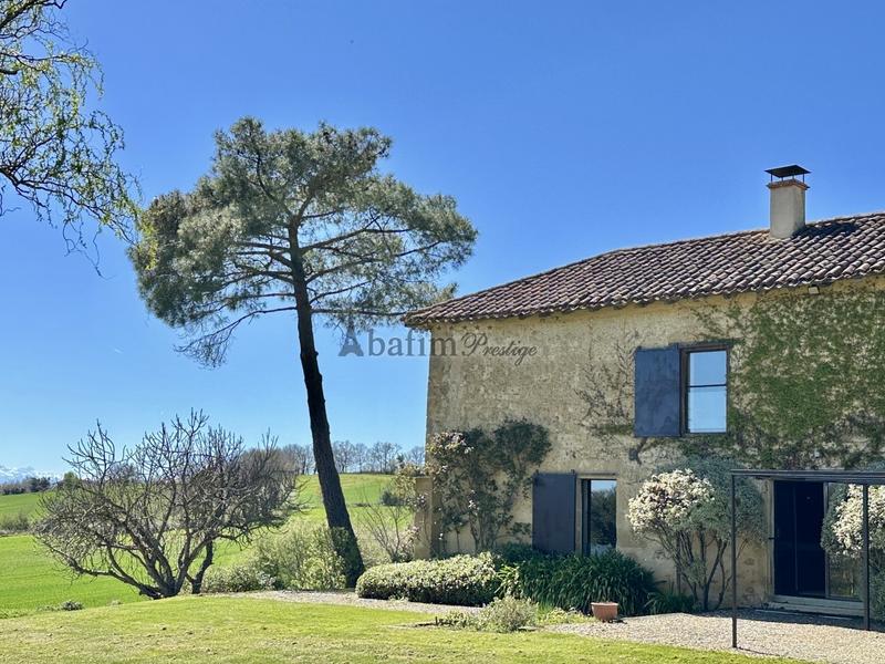 Maison - 300 m² - 10 pièces