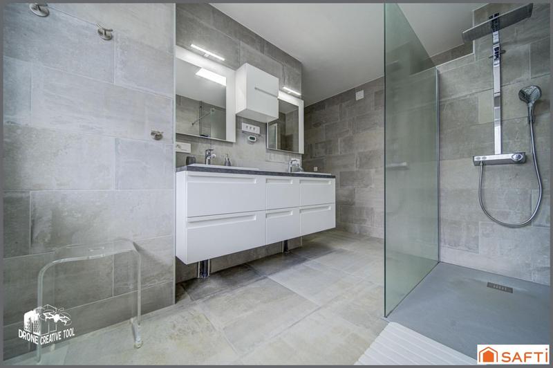 Maison - 221 m² - 7 pièces