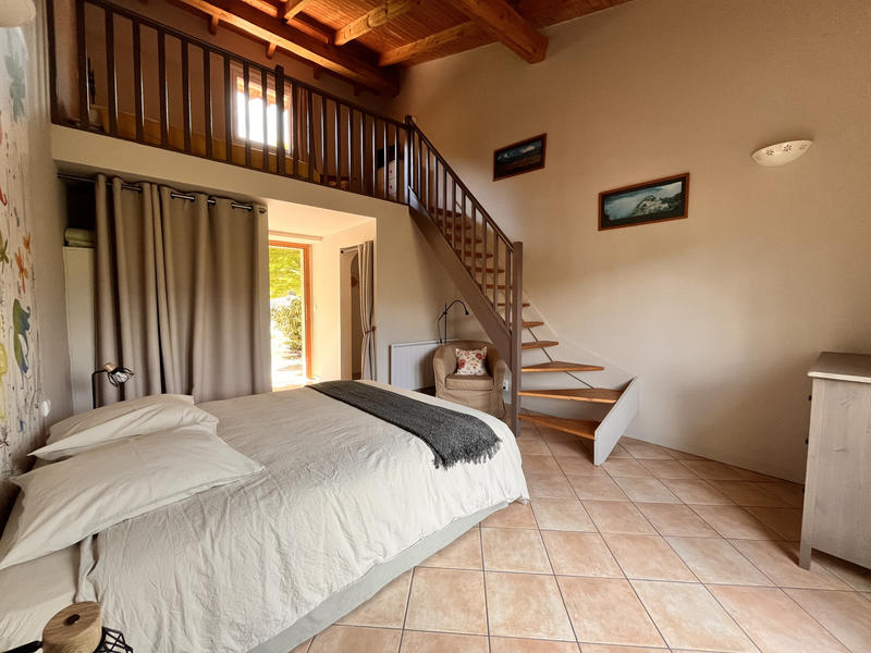 Maison - 260 m² - 8 pièces