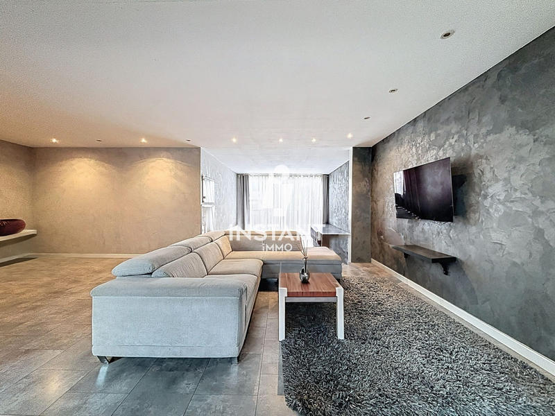 Maison - 266 m² - 7 pièces