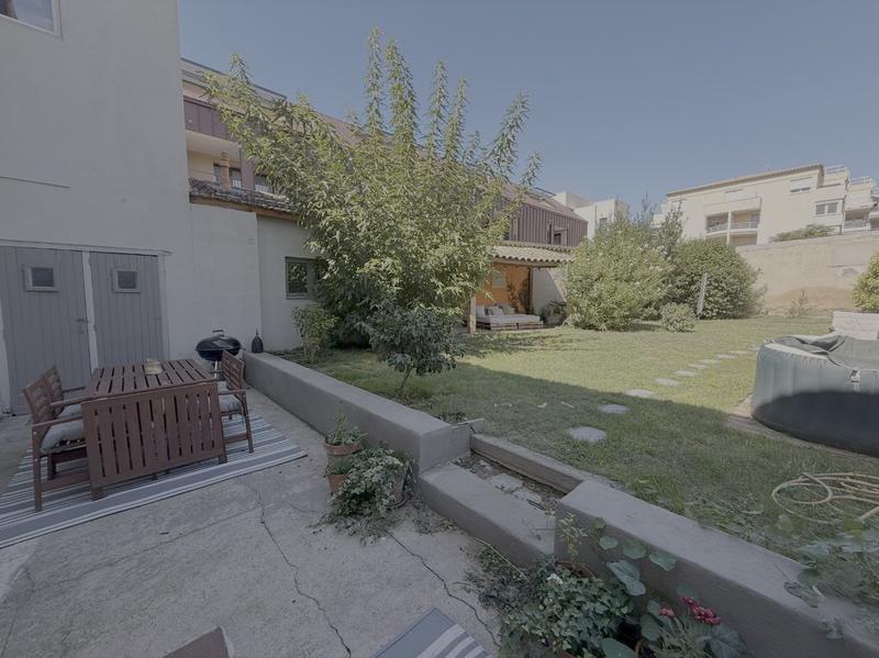 Maison - 180 m² - 8 pièces