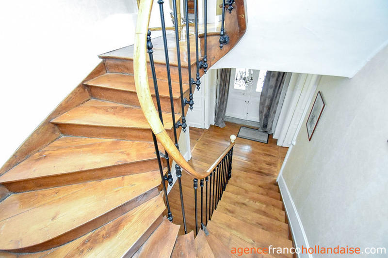 Demeure - 348 m² - 19 pièces