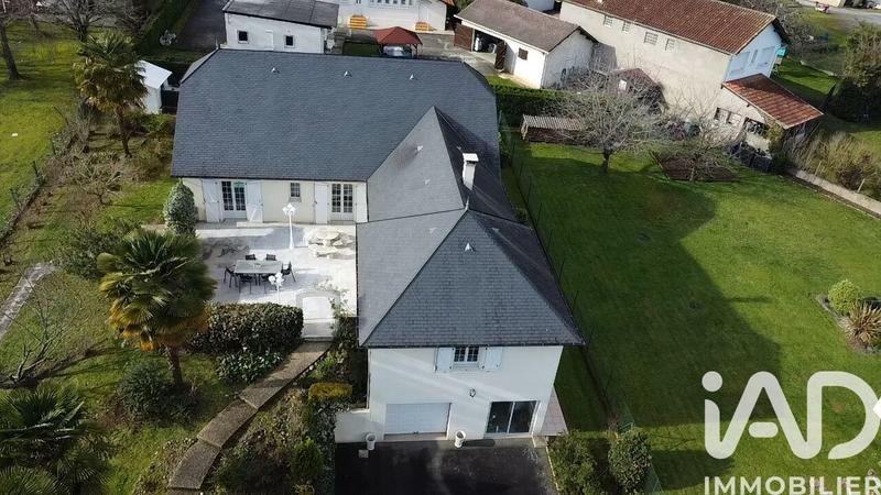 Maison - 230 m² - 7 pièces