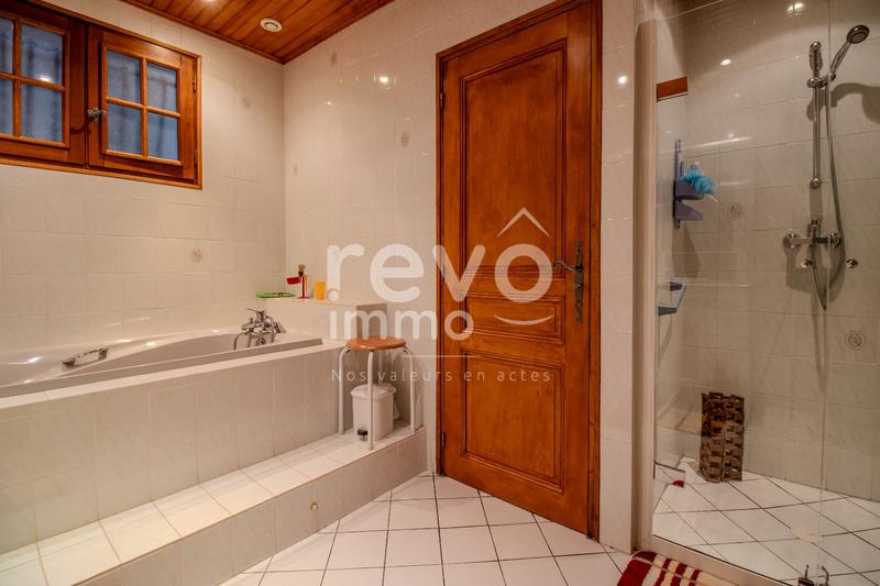 Maison - 478 m² - 12 pièces