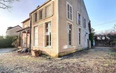 Maison - 247 m² - 8 pièces