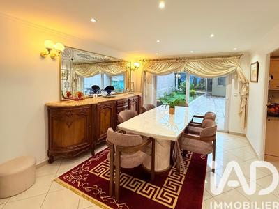 Maison - 165 m² - 8 pièces