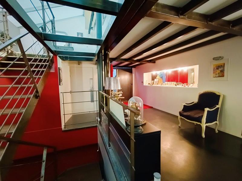 Loft - 198 m² - 7 pièces