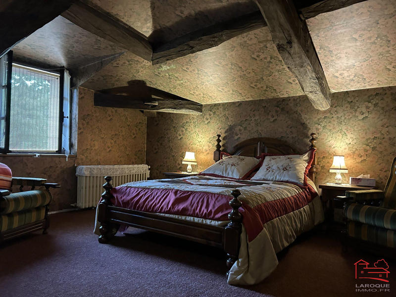 Maison - 210 m² - 8 pièces